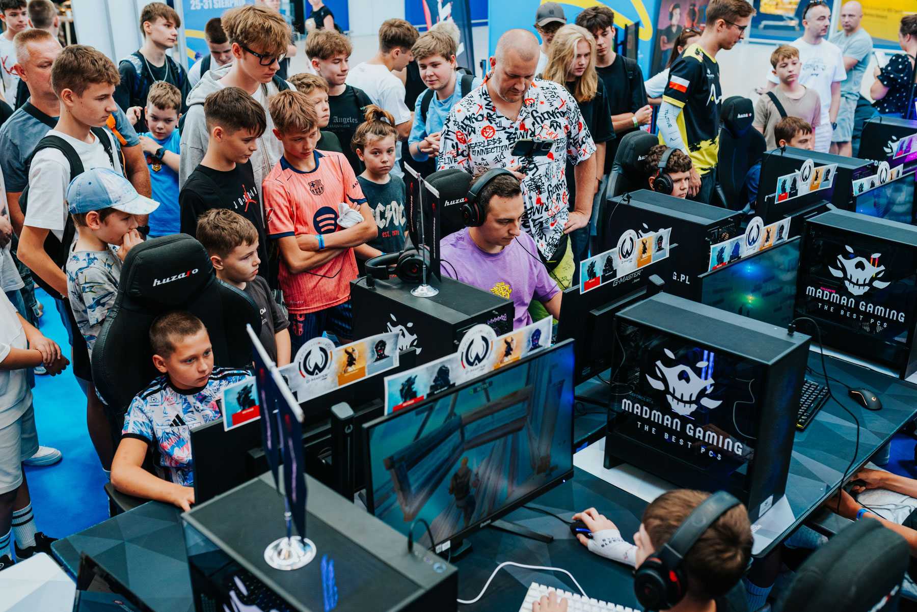 Zdjęcie z eventu Madman Gaming i Team Active z zestawem komputerowym w obudowie NZXT H5 Flow