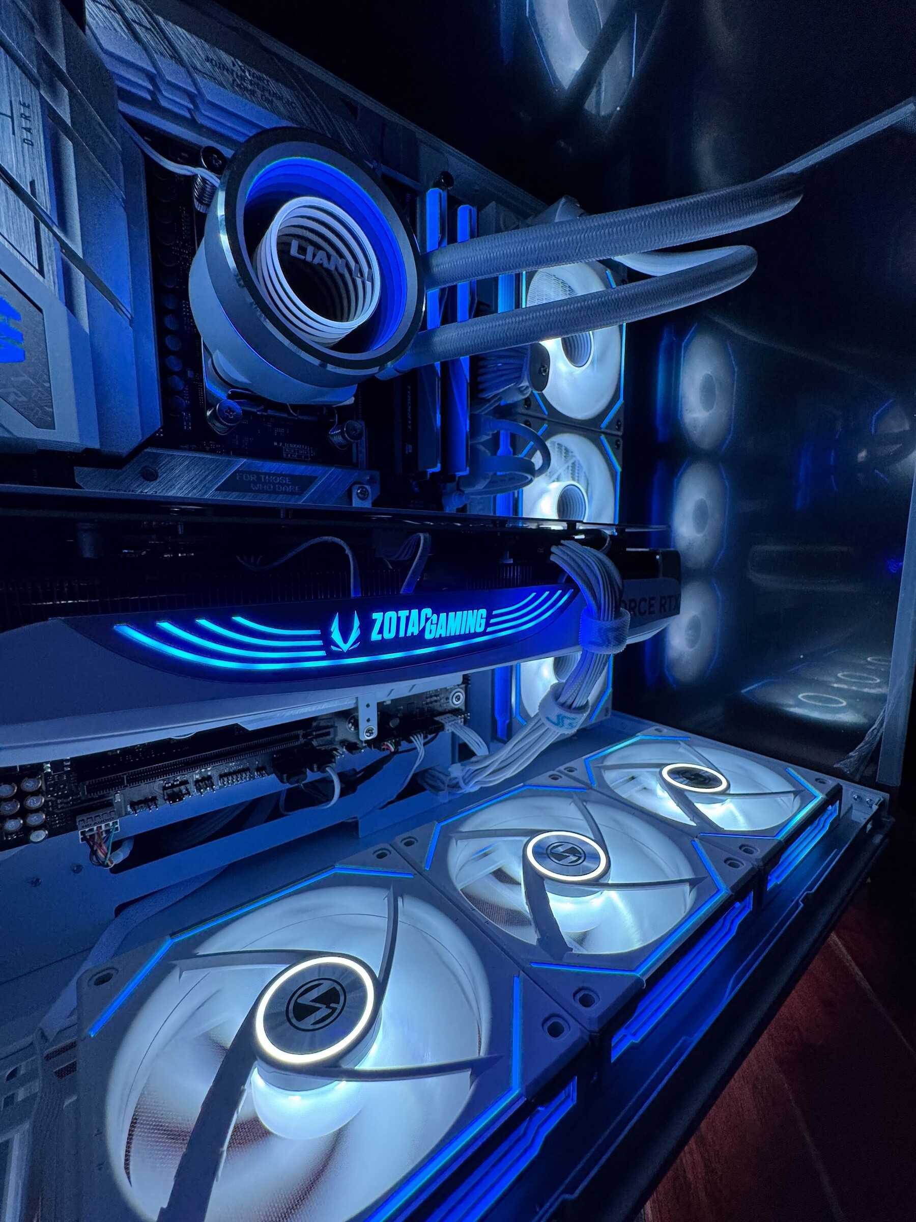 Piękny zestaw komputerowy w nowej obudowie Lian Li O11 Vision w kolorze białym z niebieskim podświetleniem