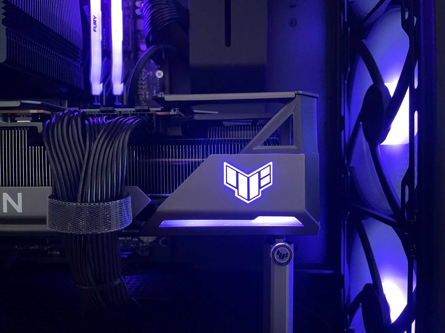 Zestaw komputerowy Ryzen 7 7800X3D z RX 7900 XTX w nowej obudowie NZXT H7 Flow RGB